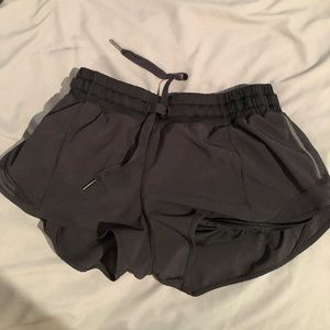 Lululemon size 6 hotty hot shorts 2.5 in